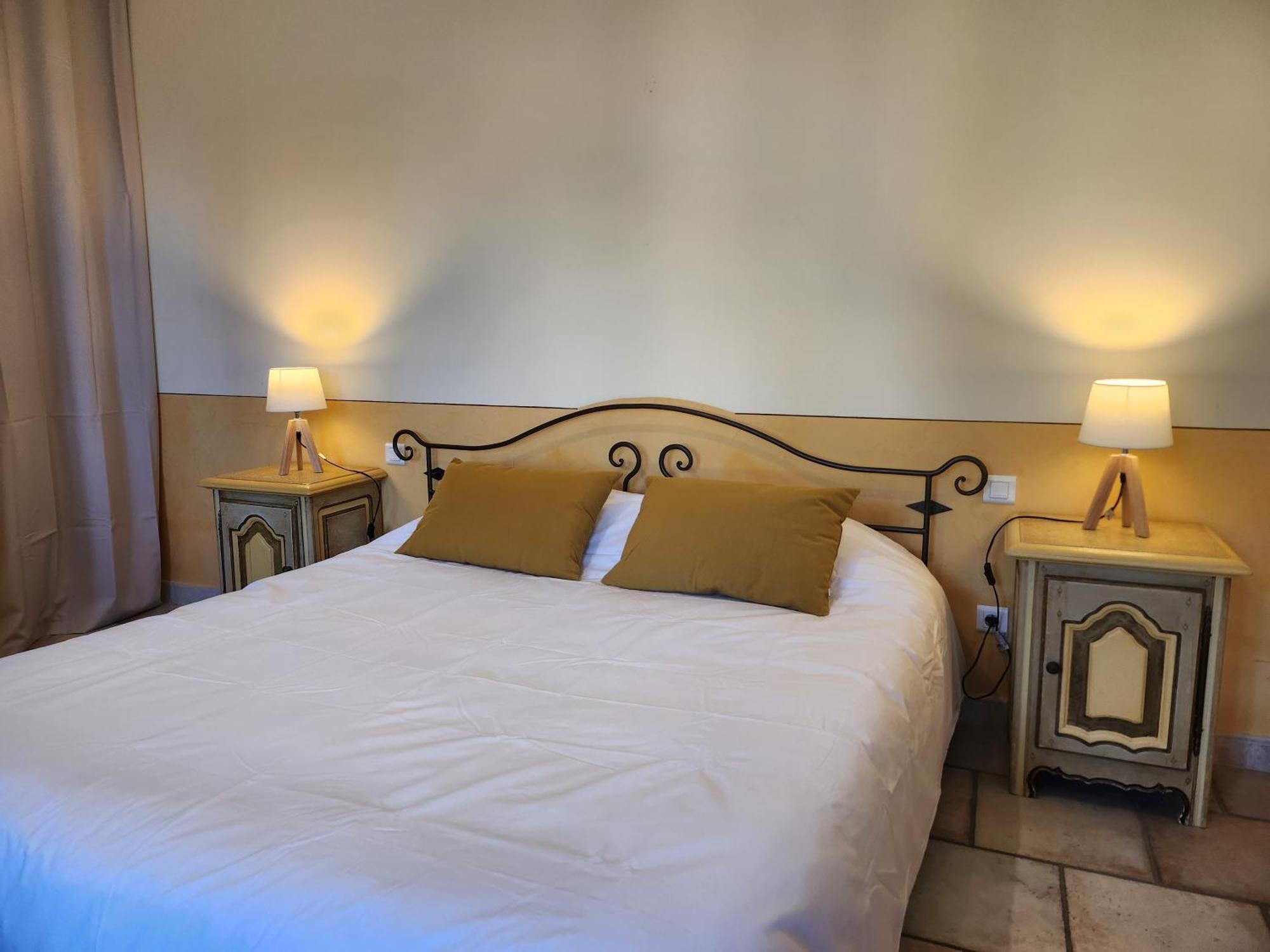 Saint-Saturnin-lès-Avignon Domaine Les Gendalis B&B 외부 사진