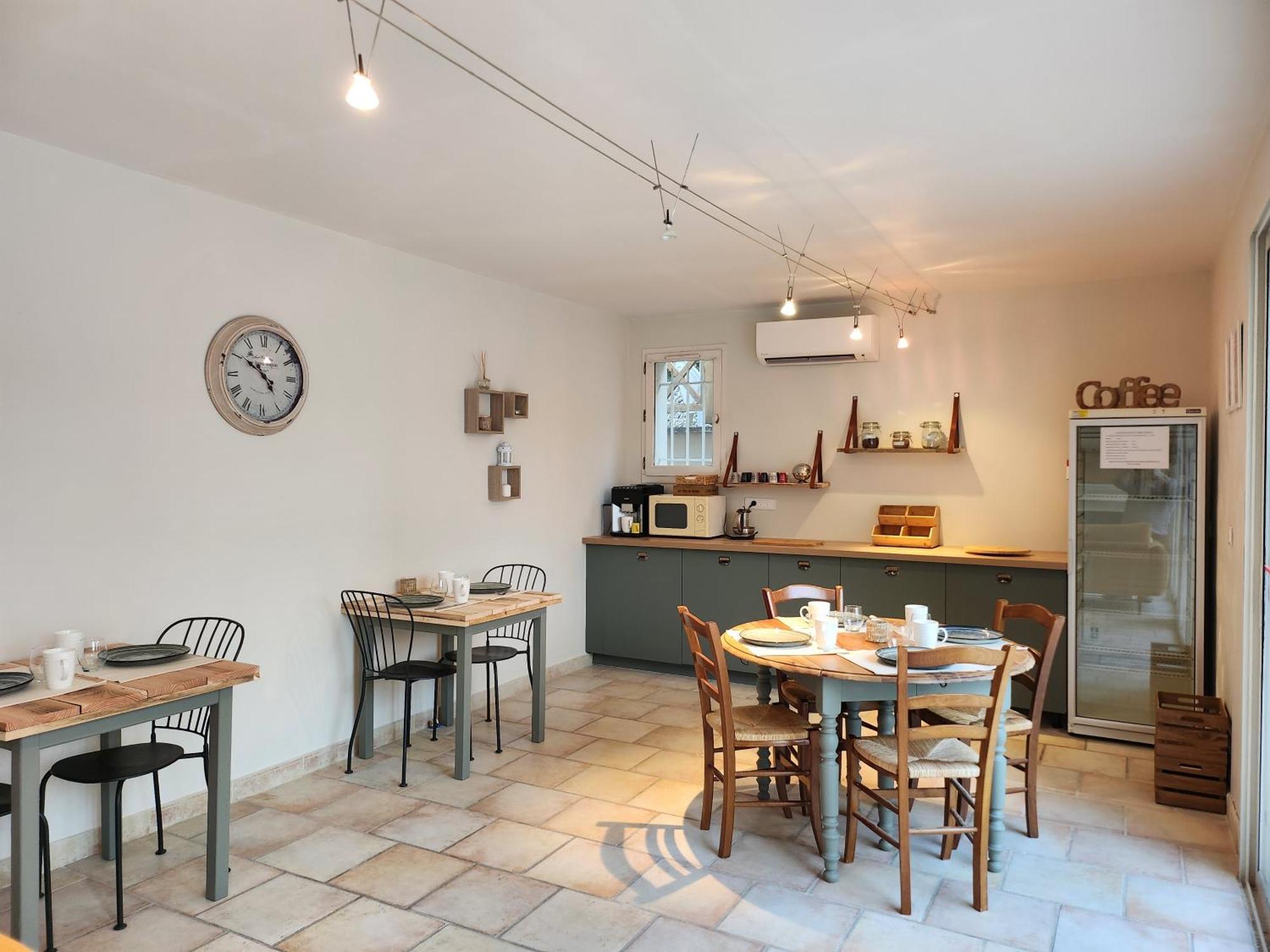Saint-Saturnin-lès-Avignon Domaine Les Gendalis B&B 외부 사진