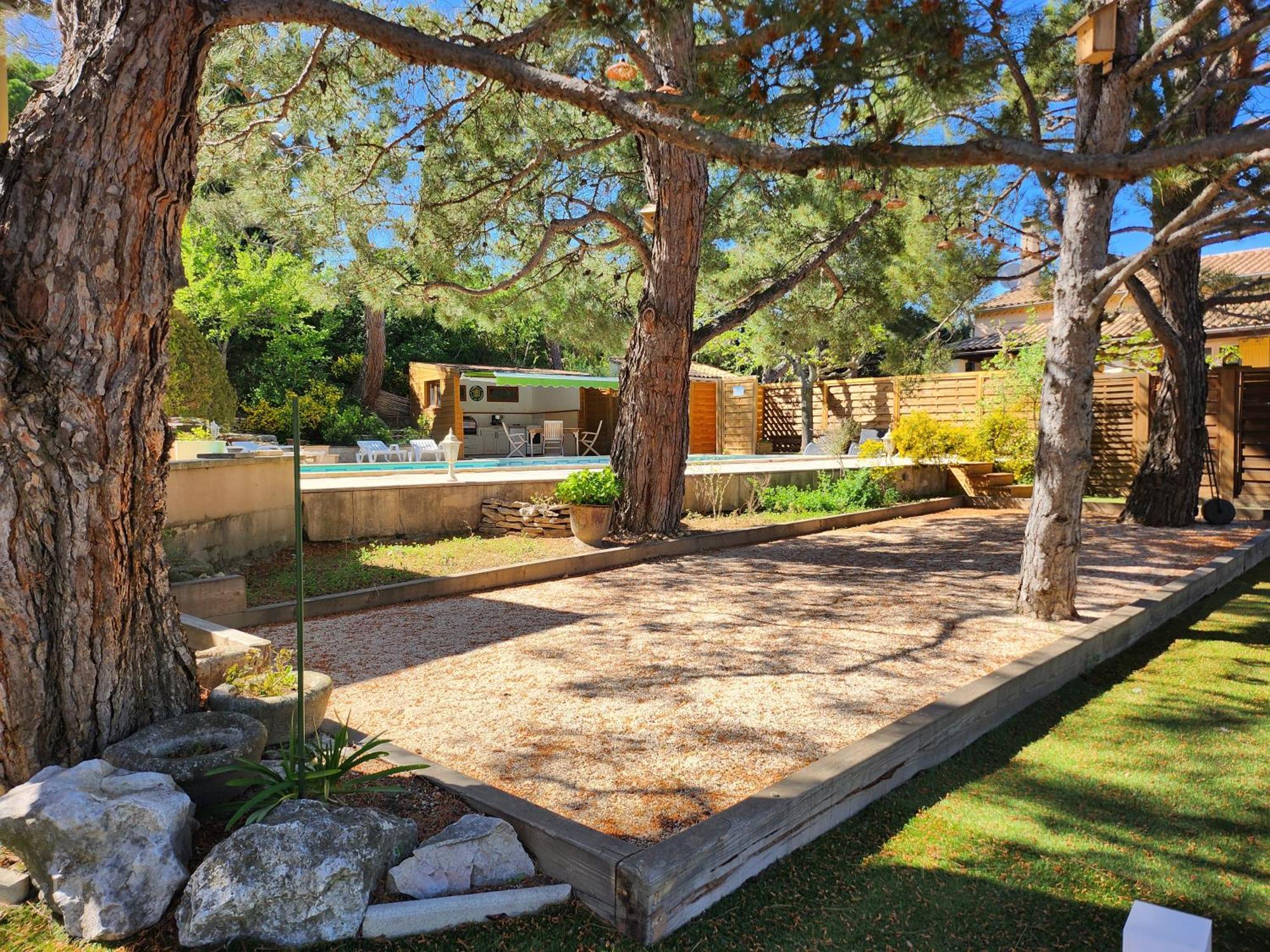 Saint-Saturnin-lès-Avignon Domaine Les Gendalis B&B 외부 사진
