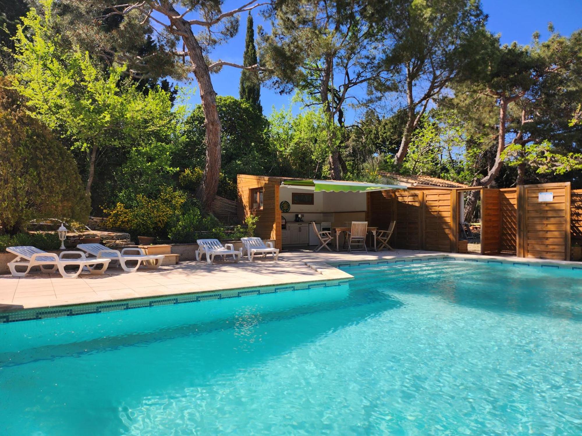 Saint-Saturnin-lès-Avignon Domaine Les Gendalis B&B 외부 사진