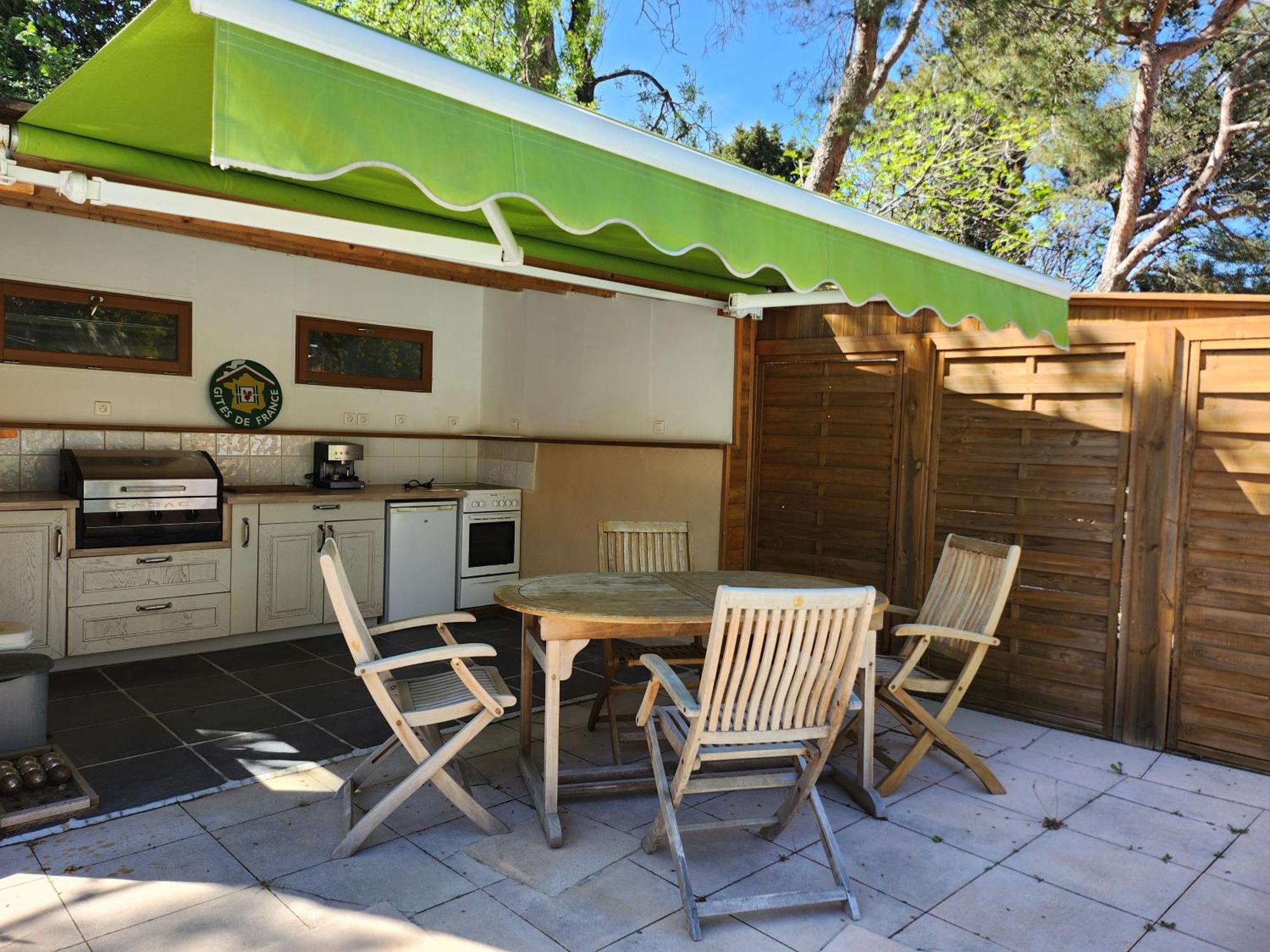 Saint-Saturnin-lès-Avignon Domaine Les Gendalis B&B 외부 사진